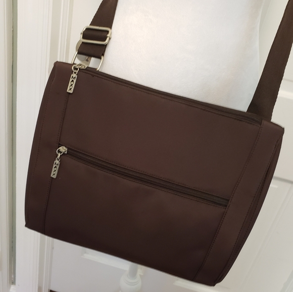 MAXX NEW YORK Brown Medium Crossbody, Classic, Casual - Picture 1 of 12